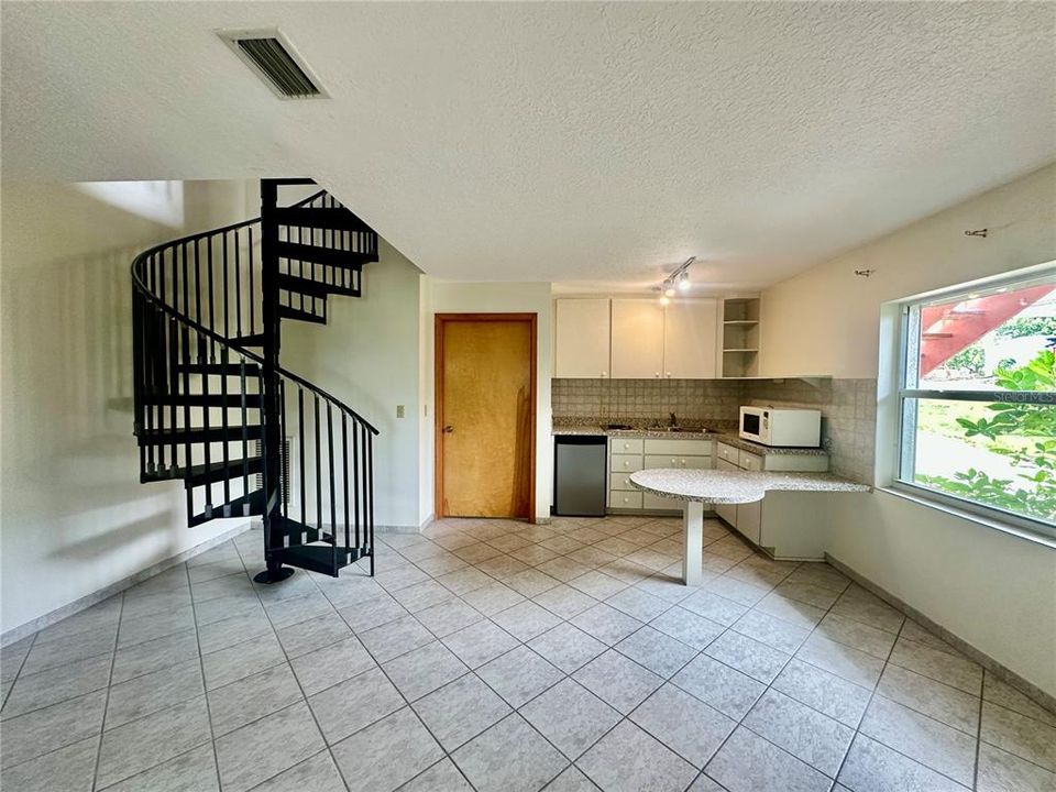 В аренду: $1,900 (3 спален, 3 ванн, 1608 Квадратных фут)