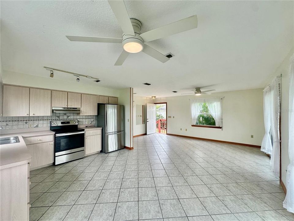 В аренду: $1,900 (3 спален, 3 ванн, 1608 Квадратных фут)