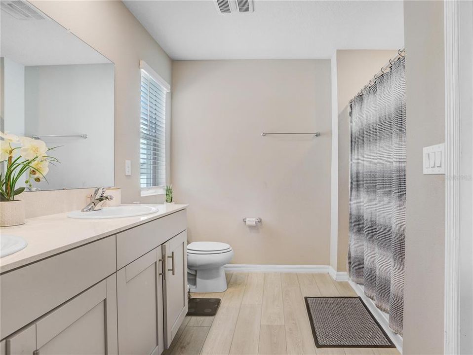 For Rent: $3,500 (5 beds, 3 baths, 2453 Square Feet)