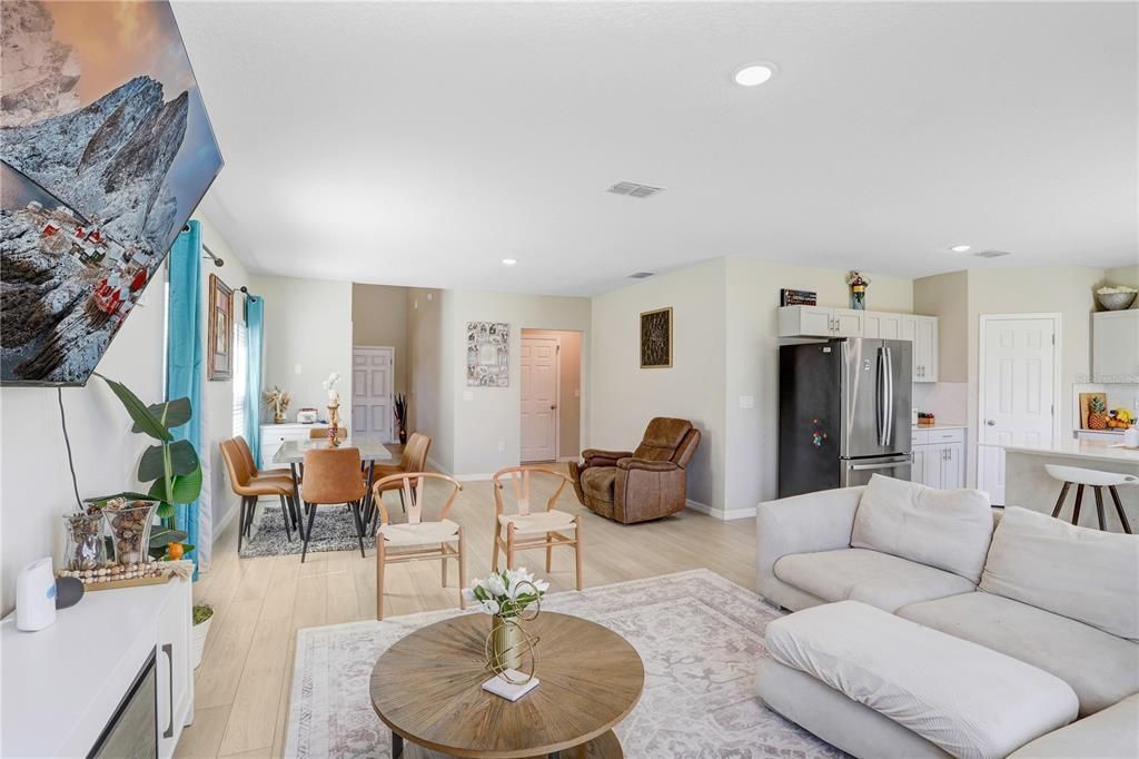 For Rent: $3,500 (5 beds, 3 baths, 2453 Square Feet)