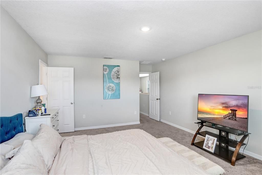 For Rent: $3,500 (5 beds, 3 baths, 2453 Square Feet)