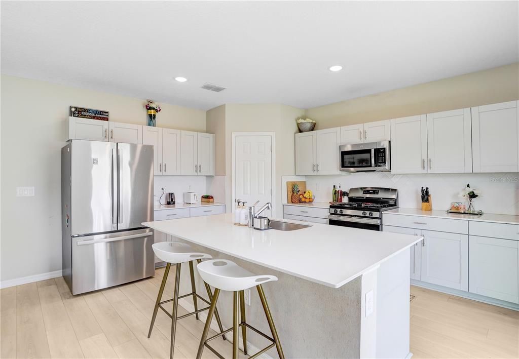 For Rent: $3,500 (5 beds, 3 baths, 2453 Square Feet)