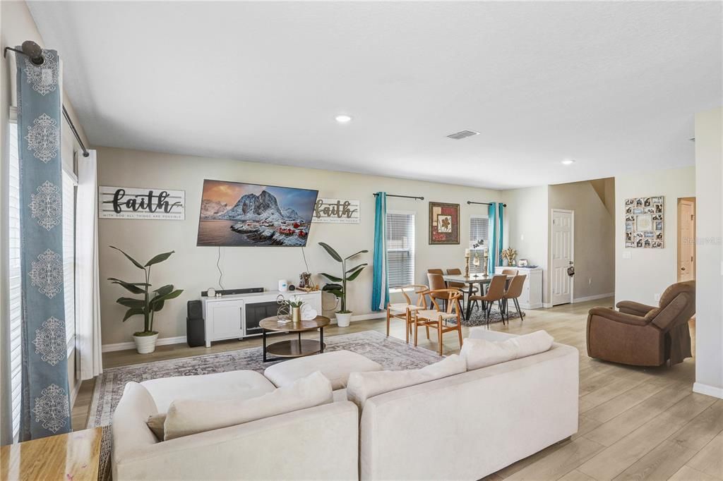 For Rent: $3,500 (5 beds, 3 baths, 2453 Square Feet)