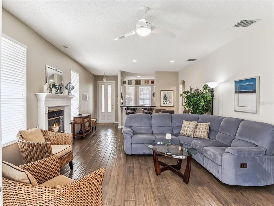 For Sale: $291,600 (3 beds, 2 baths, 1469 Square Feet)