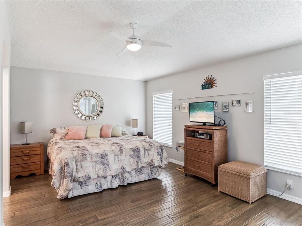 For Sale: $291,600 (3 beds, 2 baths, 1469 Square Feet)