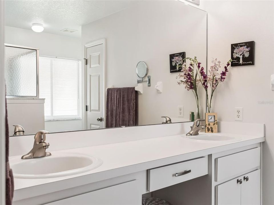 For Sale: $291,600 (3 beds, 2 baths, 1469 Square Feet)