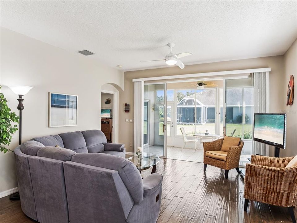 For Sale: $291,600 (3 beds, 2 baths, 1469 Square Feet)