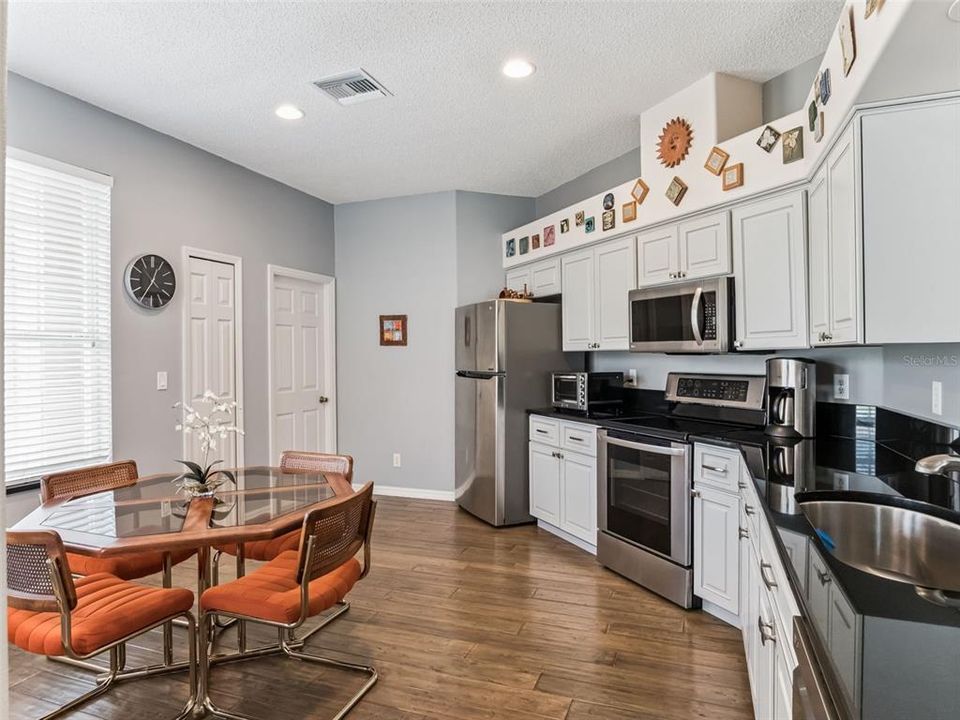 For Sale: $291,600 (3 beds, 2 baths, 1469 Square Feet)