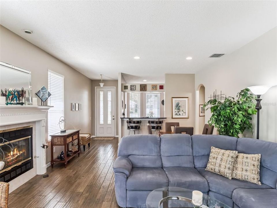 For Sale: $291,600 (3 beds, 2 baths, 1469 Square Feet)