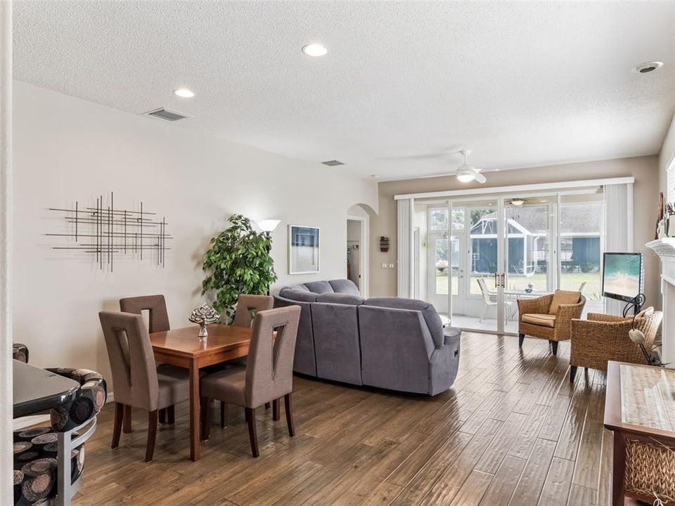 For Sale: $291,600 (3 beds, 2 baths, 1469 Square Feet)