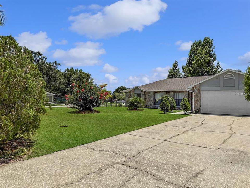 Active With Contract: $349,900 (3 beds, 2 baths, 1838 Square Feet)