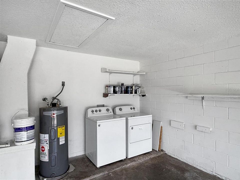 Active With Contract: $349,900 (3 beds, 2 baths, 1838 Square Feet)