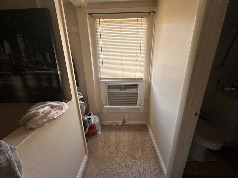 出租: $900 (0 贝兹, 1 浴室, 570 平方英尺)