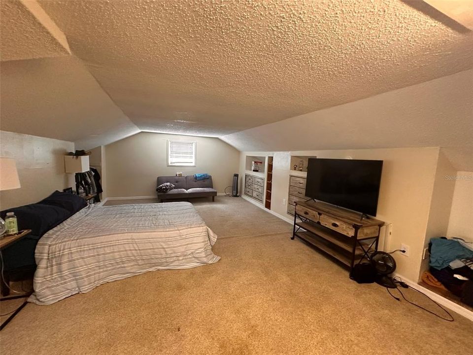 出租: $900 (0 贝兹, 1 浴室, 570 平方英尺)