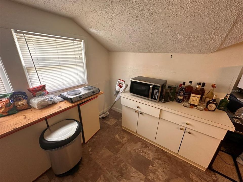 出租: $900 (0 贝兹, 1 浴室, 570 平方英尺)