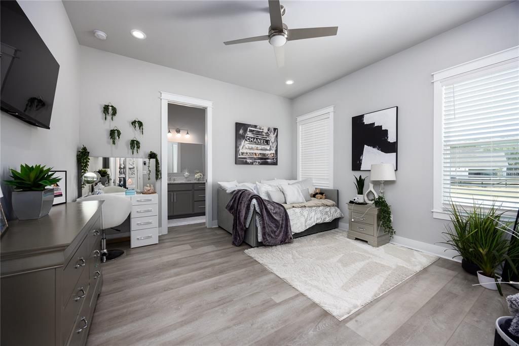 En Venta: $1,599,000 (4 camas, 4 baños, 3868 Pies cuadrados)