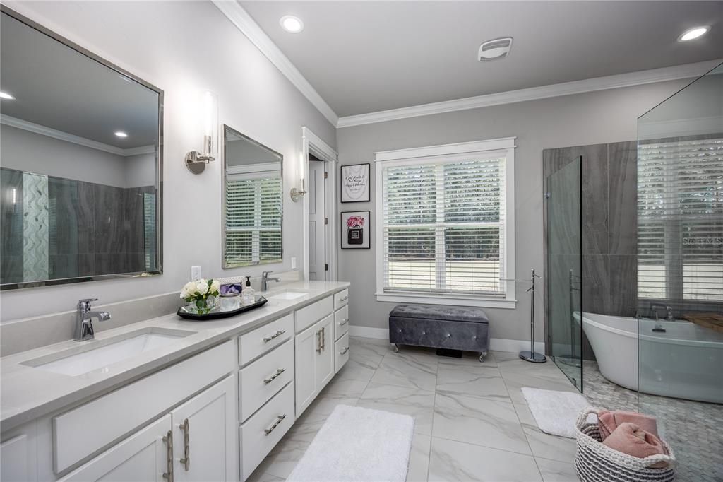 En Venta: $1,599,000 (4 camas, 4 baños, 3868 Pies cuadrados)