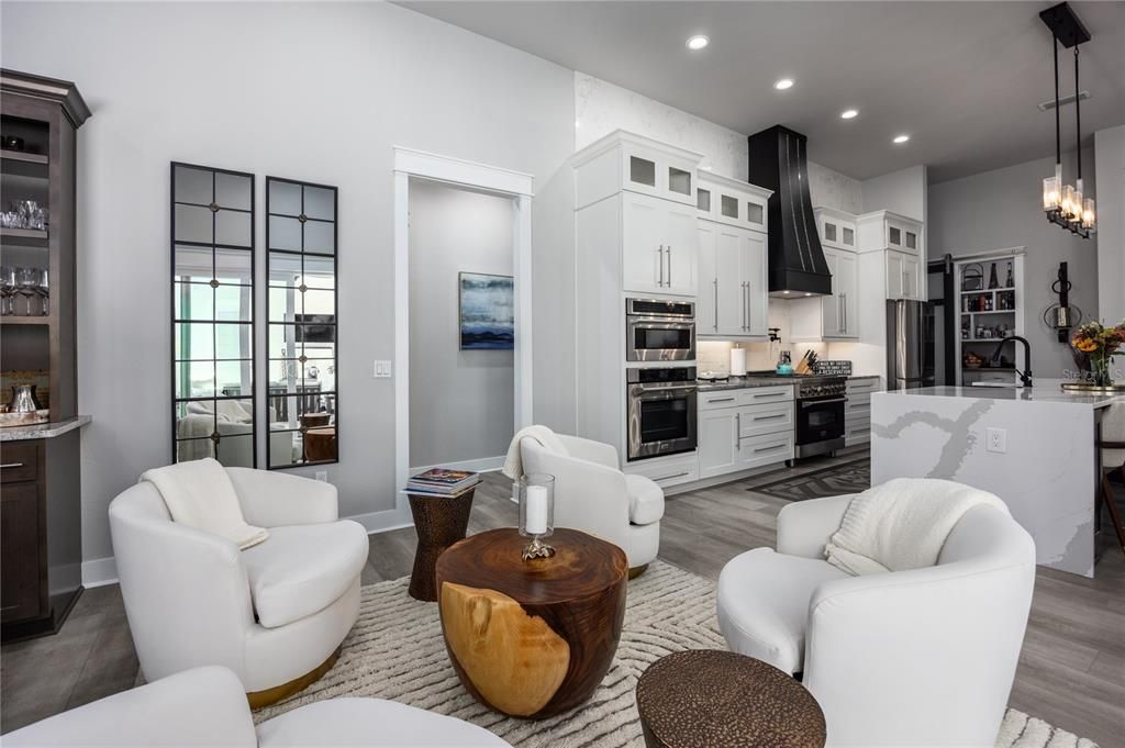 En Venta: $1,599,000 (4 camas, 4 baños, 3868 Pies cuadrados)