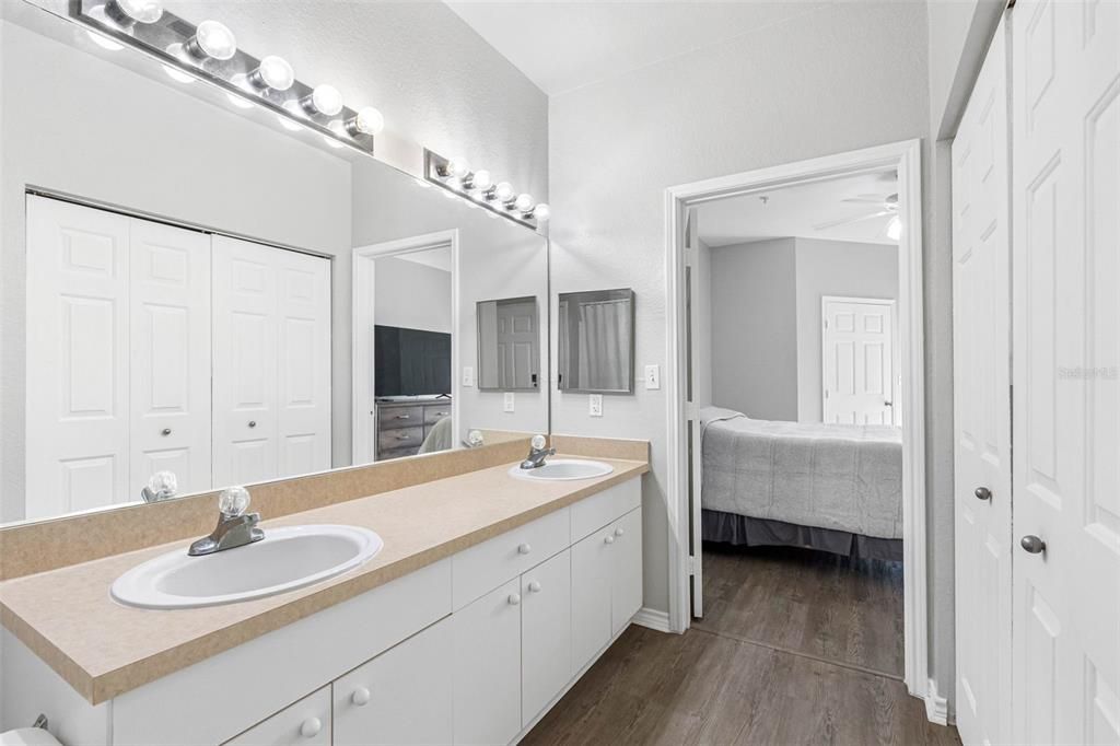 На продажу: $229,000 (1 спален, 1 ванн, 890 Квадратных фут)