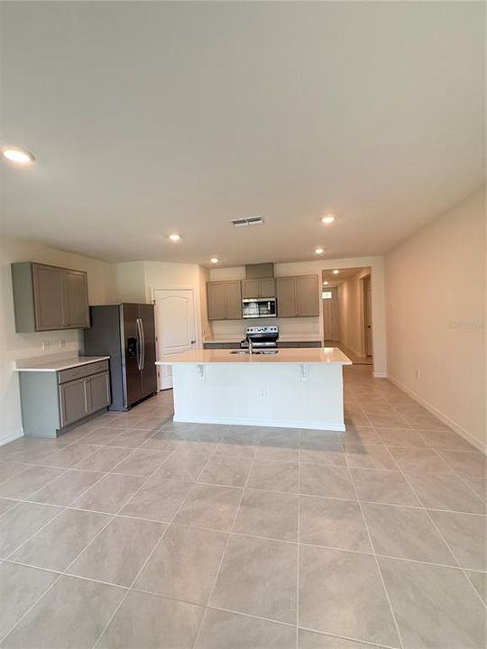 For Rent: $2,100 (4 beds, 2 baths, 1828 Square Feet)