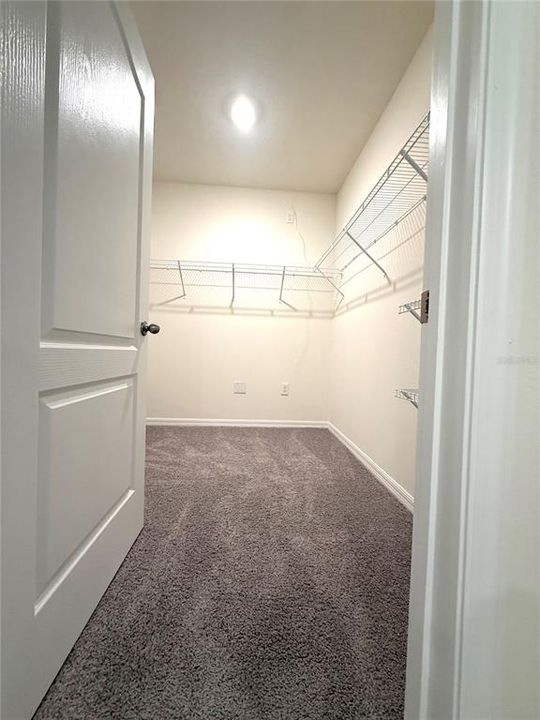For Rent: $2,100 (4 beds, 2 baths, 1828 Square Feet)