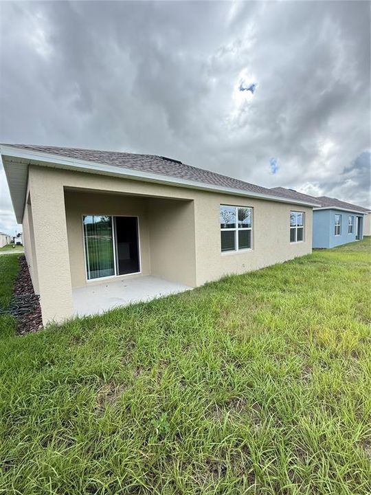 For Rent: $2,100 (4 beds, 2 baths, 1828 Square Feet)