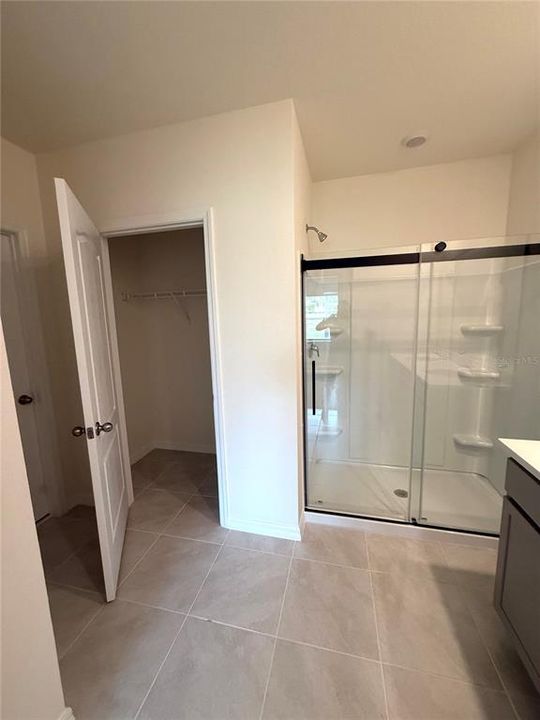 For Rent: $2,100 (4 beds, 2 baths, 1828 Square Feet)