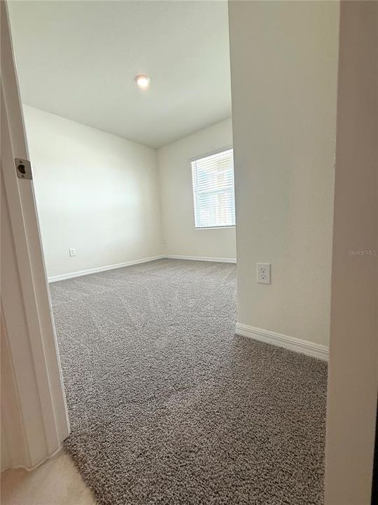 For Rent: $2,100 (4 beds, 2 baths, 1828 Square Feet)