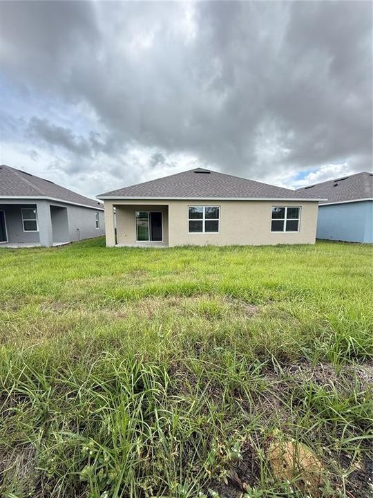 For Rent: $2,100 (4 beds, 2 baths, 1828 Square Feet)