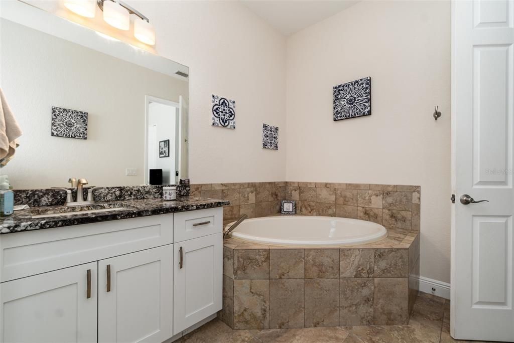 For Sale: $525,000 (3 beds, 2 baths, 1777 Square Feet)