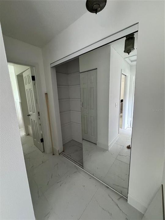 Под контрактом: $560,000 (4 спален, 2 ванн, 2303 Квадратных фут)