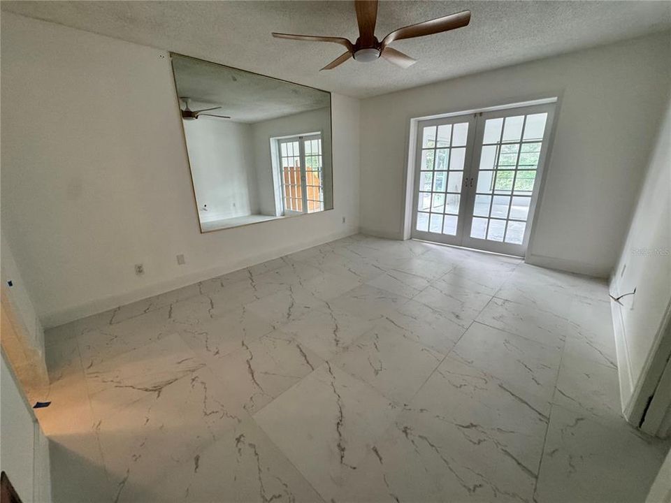 Под контрактом: $560,000 (4 спален, 2 ванн, 2303 Квадратных фут)