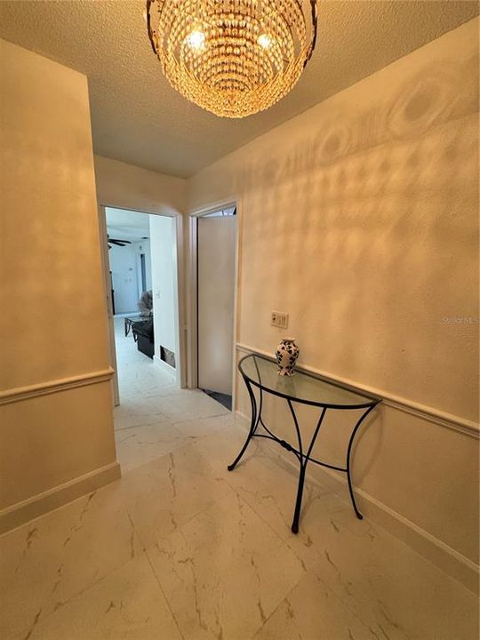 Под контрактом: $560,000 (4 спален, 2 ванн, 2303 Квадратных фут)