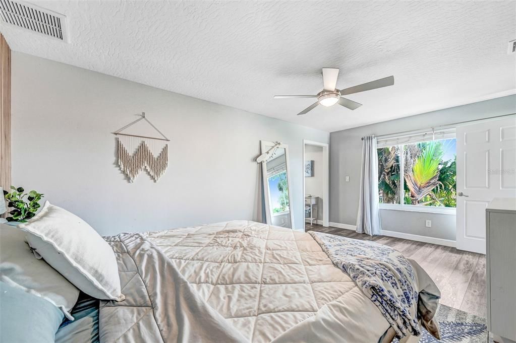 For Sale: $695,000 (4 beds, 2 baths, 2372 Square Feet)