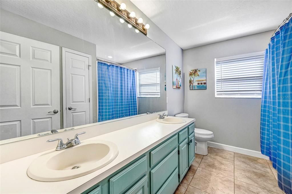 For Sale: $695,000 (4 beds, 2 baths, 2372 Square Feet)