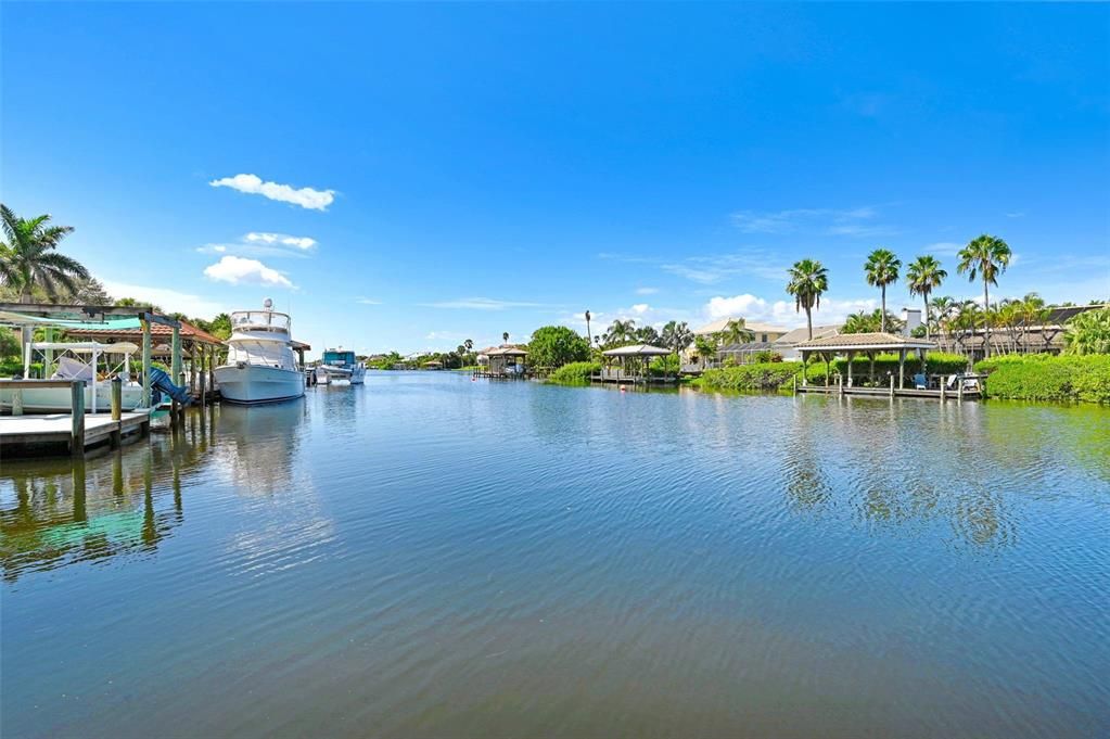 For Sale: $695,000 (4 beds, 2 baths, 2372 Square Feet)