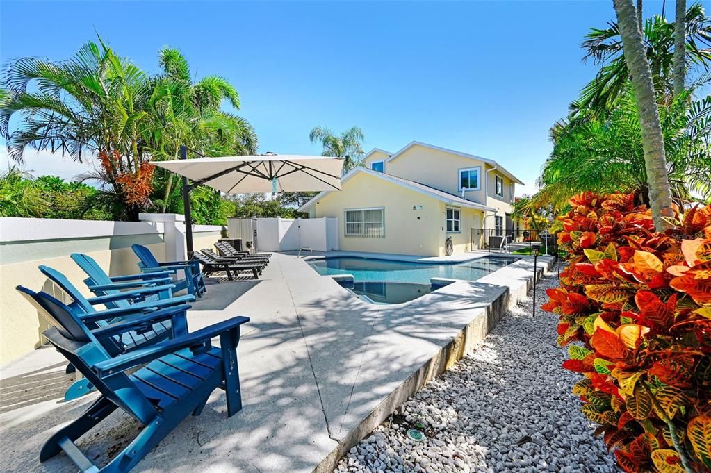 For Sale: $695,000 (4 beds, 2 baths, 2372 Square Feet)