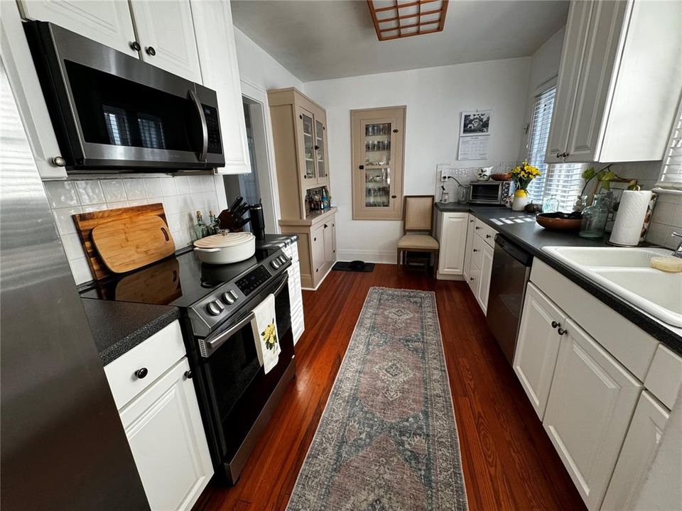 В аренду: $2,850 (2 спален, 2 ванн, 1218 Квадратных фут)