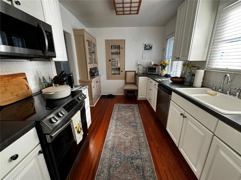 В аренду: $2,850 (2 спален, 2 ванн, 1218 Квадратных фут)