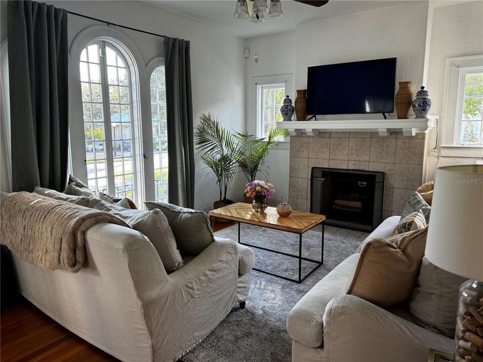 В аренду: $2,850 (2 спален, 2 ванн, 1218 Квадратных фут)