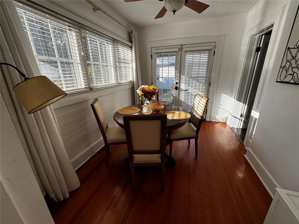 В аренду: $2,850 (2 спален, 2 ванн, 1218 Квадратных фут)