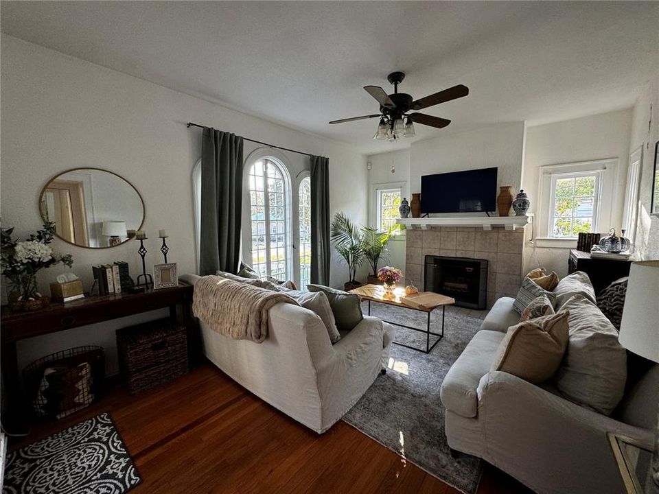 В аренду: $2,850 (2 спален, 2 ванн, 1218 Квадратных фут)