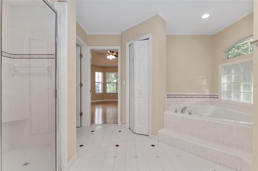 Под контрактом: $585,000 (4 спален, 3 ванн, 2497 Квадратных фут)