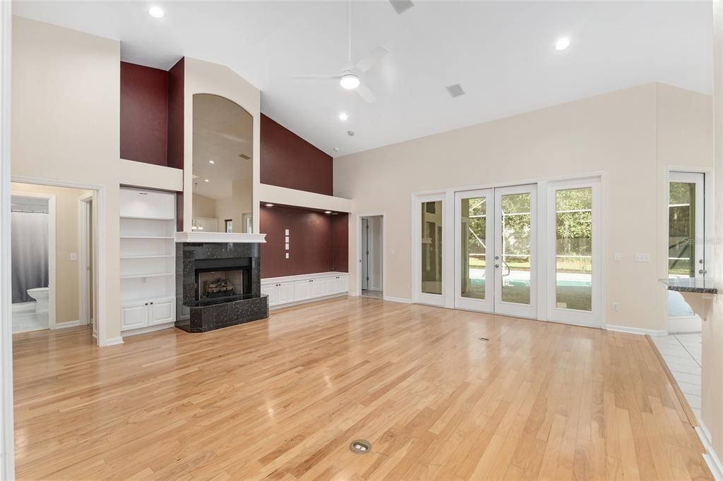 Под контрактом: $585,000 (4 спален, 3 ванн, 2497 Квадратных фут)