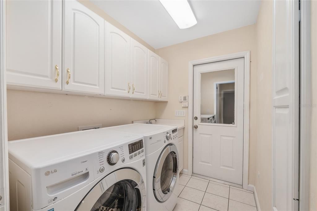 Под контрактом: $585,000 (4 спален, 3 ванн, 2497 Квадратных фут)