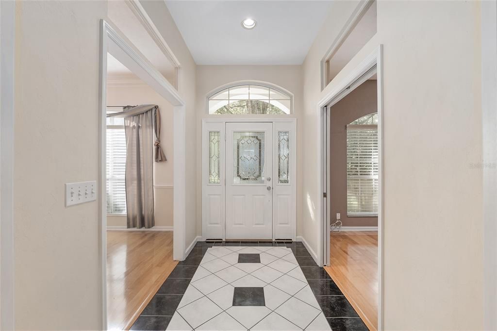 Под контрактом: $585,000 (4 спален, 3 ванн, 2497 Квадратных фут)