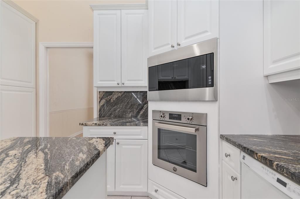 Под контрактом: $585,000 (4 спален, 3 ванн, 2497 Квадратных фут)