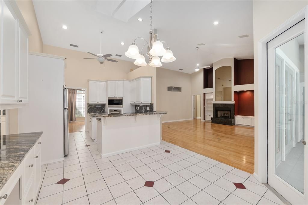 Под контрактом: $585,000 (4 спален, 3 ванн, 2497 Квадратных фут)