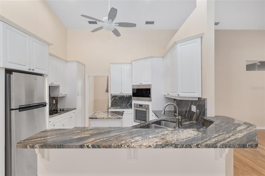 Под контрактом: $585,000 (4 спален, 3 ванн, 2497 Квадратных фут)