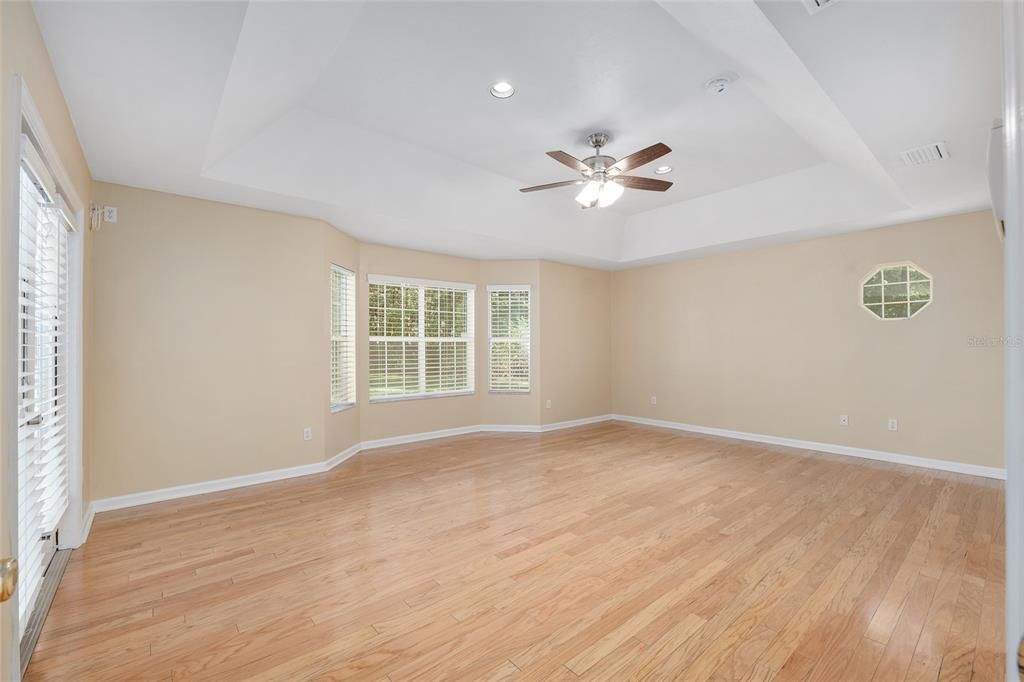 Под контрактом: $585,000 (4 спален, 3 ванн, 2497 Квадратных фут)